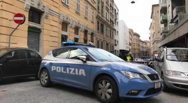 Trieste, uomo trovato morto riverso sull'asfalto e senza documenti