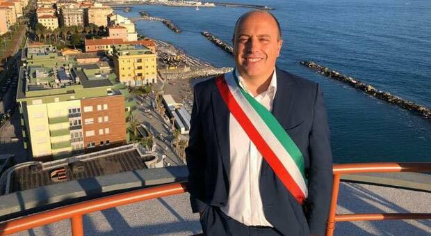 Chiavari, muore il sindaco Marco Di Capua: malore improvviso. Aveva 50 anni