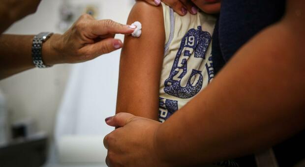 Vaccini ai bimbi dai 5 agli 11 anni
