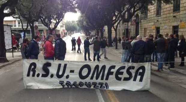 Torna la protesta Omfesa: blocco dei lavoratori e traffico in tilt
