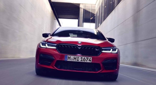 Il frontale della nuova BMW M5 Competition
