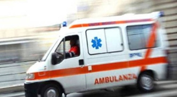 Cade durante un'uscita con gli amici: cicloamatore trasferito d'urgenza a Roma in gravi condizioni