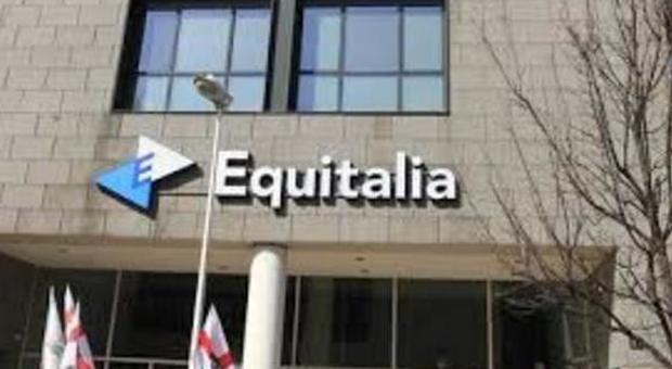 Perseguitato da Equitalia: vince quattro ricorsi ma subisce il fermo amministrativo: denuncia alla Procura