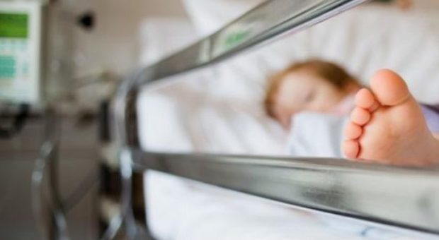 Bimba di 9 anni muore stroncata da emorragia cerebrale, il sindaco annulla il carnevale