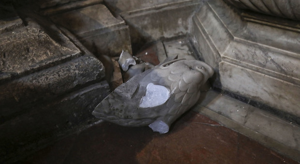 Roma, paura nella basilica di S. Spirito in Sassia: polacco sfregia una statua e minaccia una suora