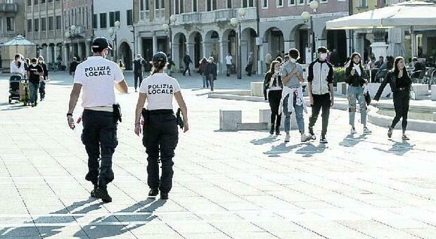 Mascherine, segnalazioni boom a Venezia: «Troppa gente non le indossa»
