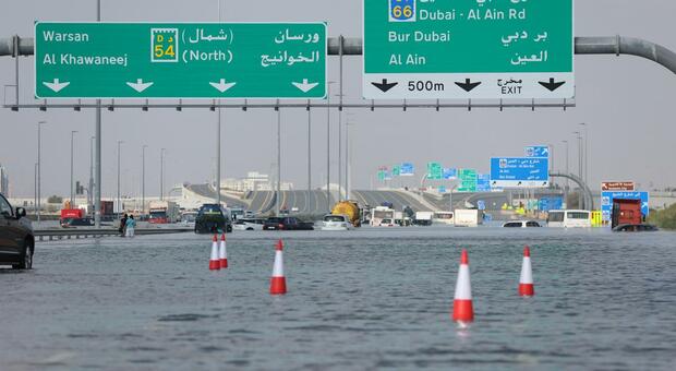 Dubai finisce sott'acqua: «La colpa è del piano per “bombardare” le nubi»