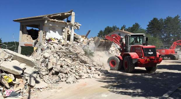 Rieti, terremoto, ritardi nella rimozione delle macerie: il sindaco Pirozzi chiede le dimissioni dell'assessore regionale all'Ambiente Buschini