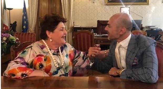 Teresa Bellanova incontra Enzo Miccio al ministero: look approvato anche di persona