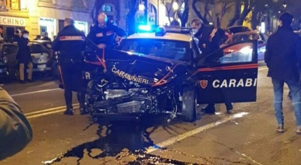 Carambola mortale, contro l'auto dei carabinieri a sirene spiegate: Alessandro muore a 25 anni