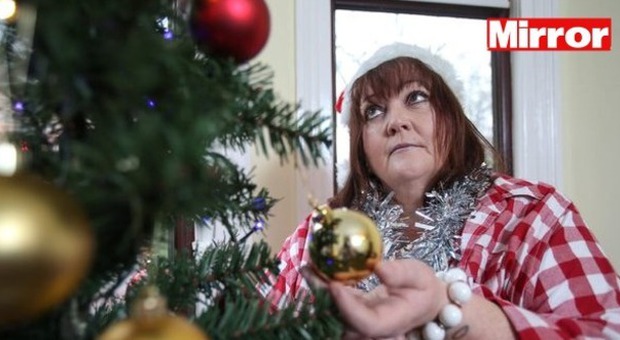 "Non accetto che Babbo Natale non esista": la mamma che ogni anno tenta il suicidio