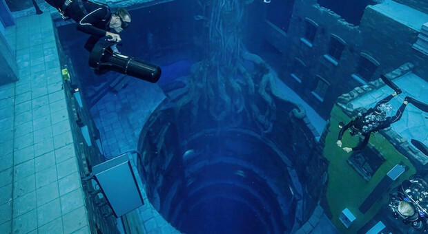 Apre a Dubai la piscina più profonda del mondo che include una città sottomarina tutta da esplorare