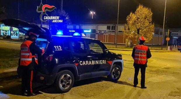 I carabinieri sono intervenuti per sedare la lite in casa