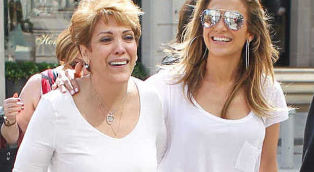 Jennifer Lopez e la madre Guadalupe Rodriguez a pranzo insieme a Los Angeles