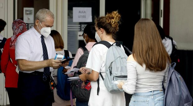 Test di Medicina negli Atenei: in 76mila alle prove di accesso tra mascherine, green pass e scaglioni d'ingresso