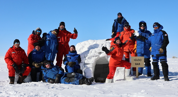Alessia Nicosia con i ricercatori del team alla base Concordia in Antartide. Foto copyright PNRA/IPEV
