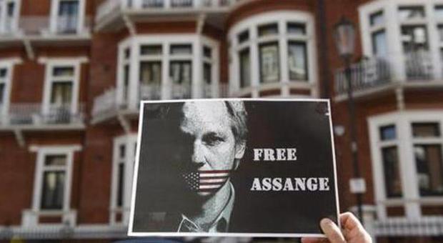 Londra, stop alla sorveglianza fissa di Scotland Yard su Assange ​all'ambasciata dell'Ecuador
