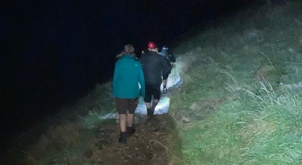 Tre escursioniste tedesche sottovalutano il sentiero: si fermano esauste, di notte, e chiamano i soccorsi