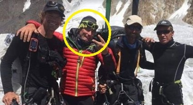 Alpinista italiano ferito in Pakistan, ora è in ospedale: «Alcune fratture, è cosciente»