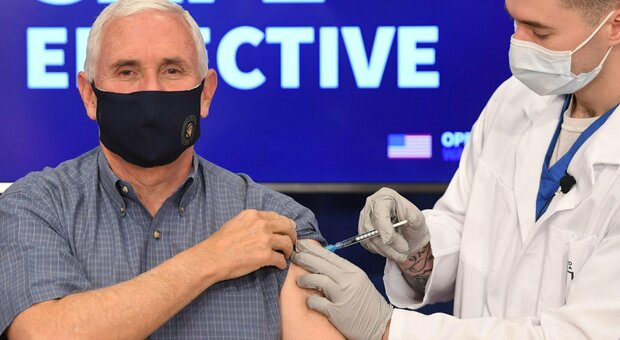 Mike Pence si vaccina davanti alle telecamere, Biden lo farà la prossima settimana