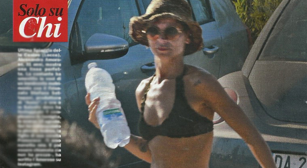 Alessandra Amoroso in bikini a Lecce