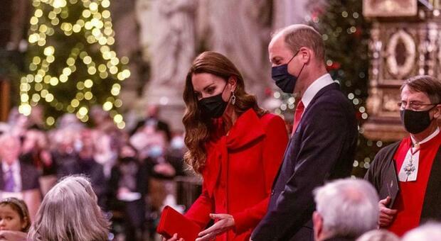 Kate Middleton incanta tutti col cappotto rosso scintillante. Ecco quanto costa l'outfit per il concerto di Natale