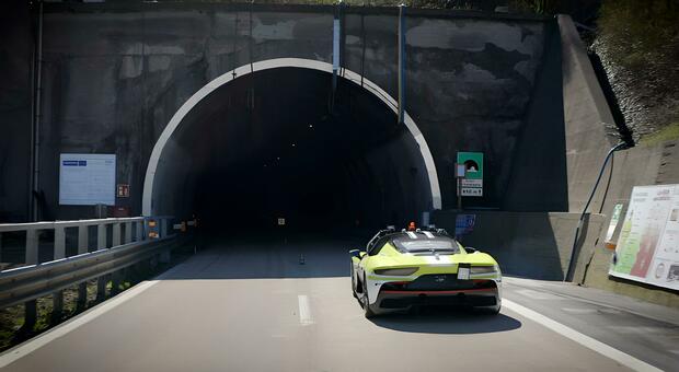 L'auto a guida autonoma entra nella Galleria “Le Croci”, posizionata fra Calenzano e Barberino
