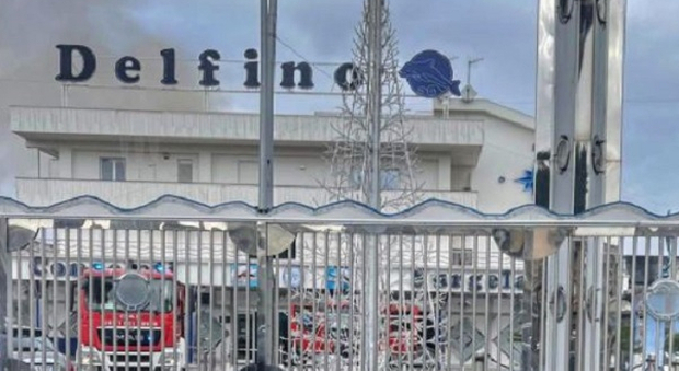 In fiamme lo storico “Delfino” di Mugnano, danni ingenti: «Un cortocircuito»