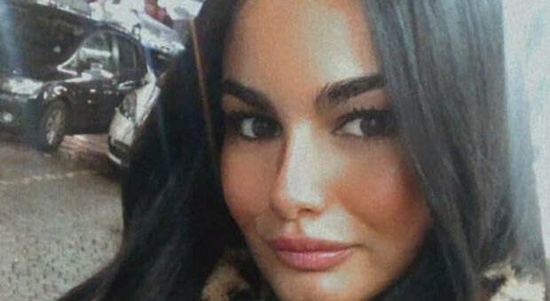 Martina morta di tumore a 22 anni, Napoli sotto choc: «Riposa in pace angelo più bello del paradiso»