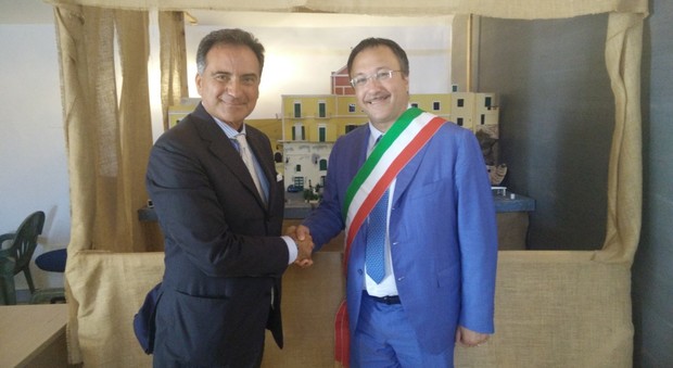 Il prefetto Faloni (a sinistra) con il sindaco Santomauro