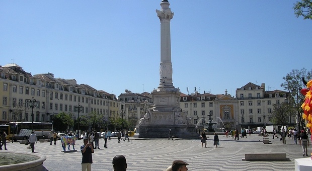 Una piazza di Lisbona