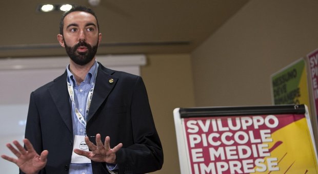 Roma, inchiesta sulla sanità: indagato il consigliere regionale del M5S Davide Barillari