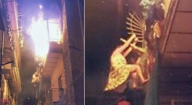 Tragedia a Napoli, fiamme in appartamento del centro storico: donna si aggrappa al balcone, precipita e muore