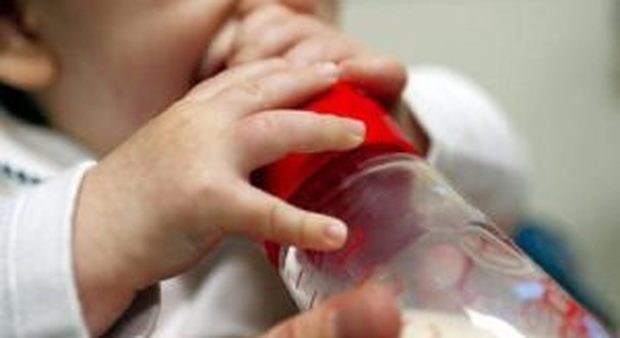 Latte in polvere per neonati contaminato da salmonella: ritirate 12 milioni di scatole. Codacons pronto a class action