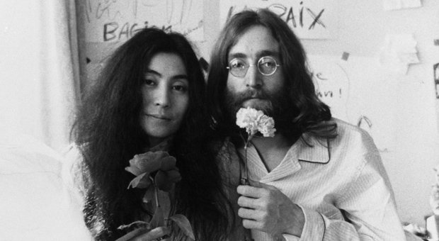 L'anniversario simbolico di John Lennon e di «Imagine»: Yoko Ono lo celebra con libro, album e film