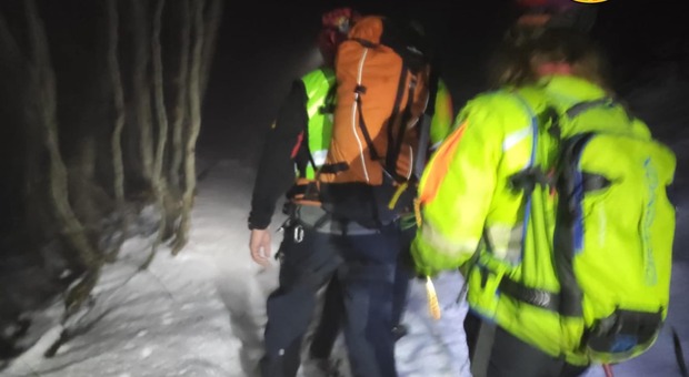 Tragedia sui Sibillini, scivola sulla neve e precipita in un dirupo: morto un escursionista