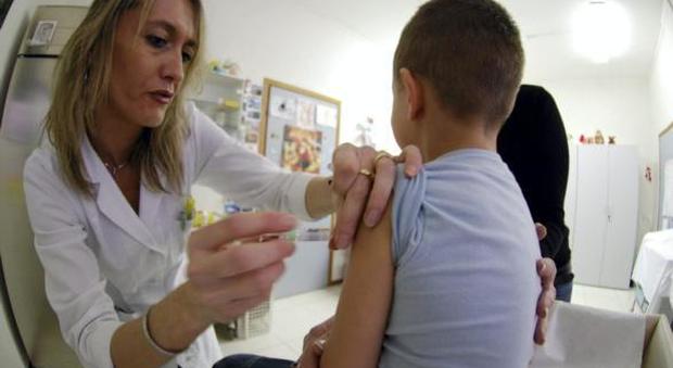 «Non serve a nulla», l'Ordine sanziona i medici anti-vaccini