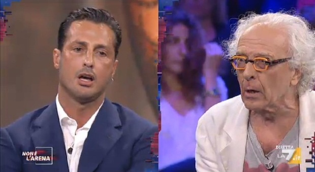 Fabrizio Corona, rissa in tv a "Non è l'Arena" con Mughini: «Ti compro e ti metto in giardino a scrivere libri»
