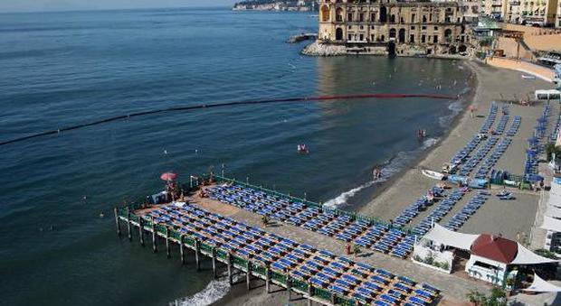 Napoli, aprono i lidi: una app del Comune per prenotare on line ombrellone e lettino