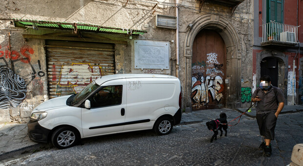 Napoli, occupanti abusivi nella casa di San Giuseppe Moscati: «C’è il pericolo di crolli»
