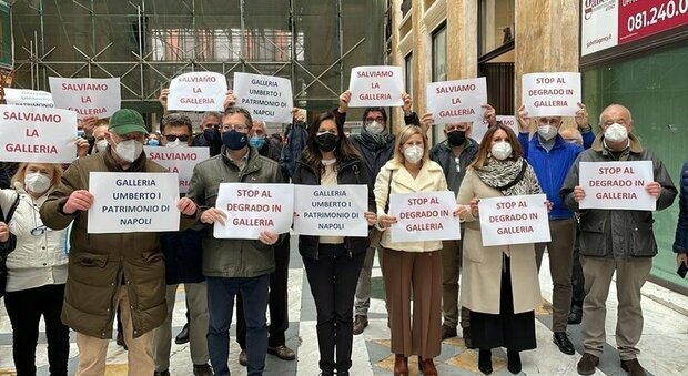 Napoli, sit-in e petizione per dire basta al degrado nella Galleria Umberto