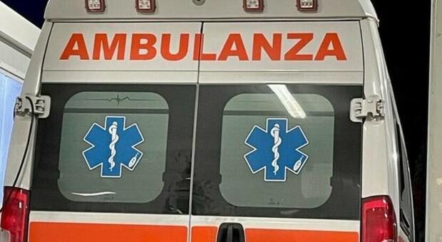 Roma, donna di 56 anni investita da due auto: è grave in ospedale. Paura a Guidonia