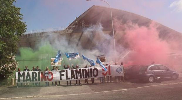 Fratelli d'Italia, flashmob con i fumogeni al Flaminio e a Campo Testaccio