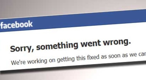 «Scusate, qualcosa è andato storto». Facebook va fuori uso, poi riparte