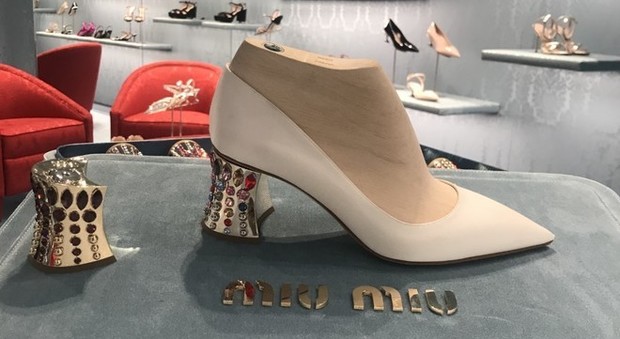Miu Miu, a Roma sbarcano le scarpe "limited" edition dal tacco intercambiabile