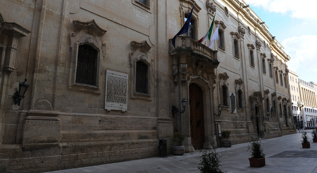 Lavori, nuovo look per la facciata di Palazzo Carafa. E all’Apollo arrivano i panelli anti-rumore. Il progetto