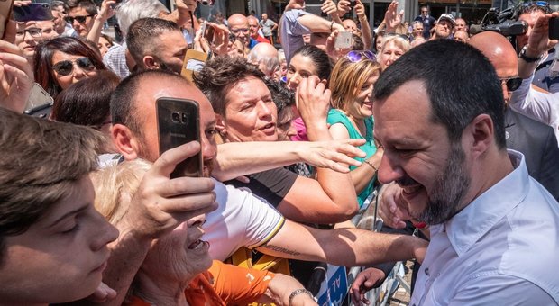 Migranti, Salvini: «Aiuti alla Libia, sostegno a Serraj e investimenti»