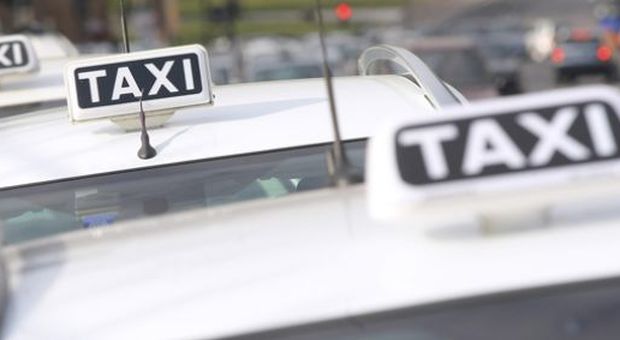 «Taxi, prego»: il turista abbocca Così parte la corsa dell'abusivo