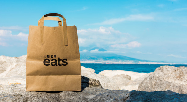6 mesi di Uber Eats a Napoli: ecco i cibi più ordinati in città