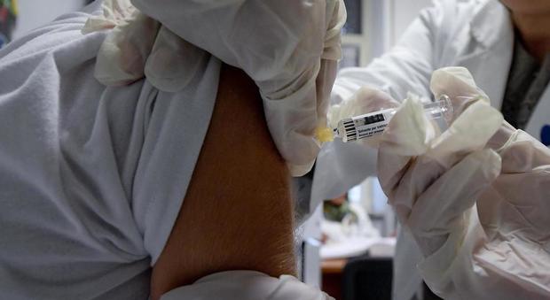 Militare si vaccina e prende l'epatite cronica: ministero condannato. Un incubo lungo 17 anni